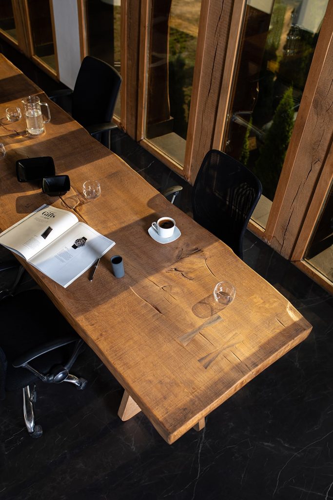mesa de oficina de madera natural