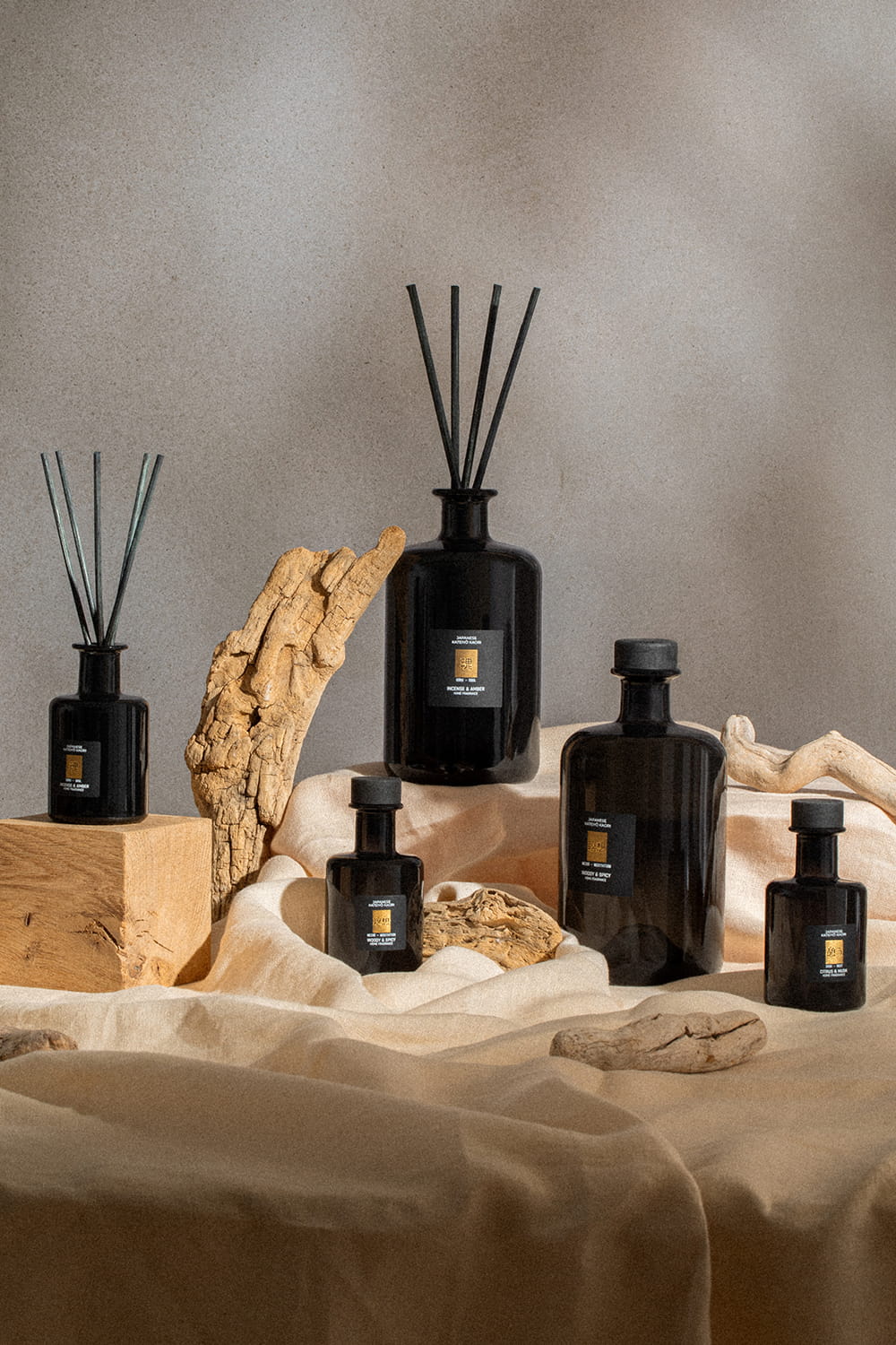 Fotografía de perfumes de hogar Ladenac con ambientación natural y elegante