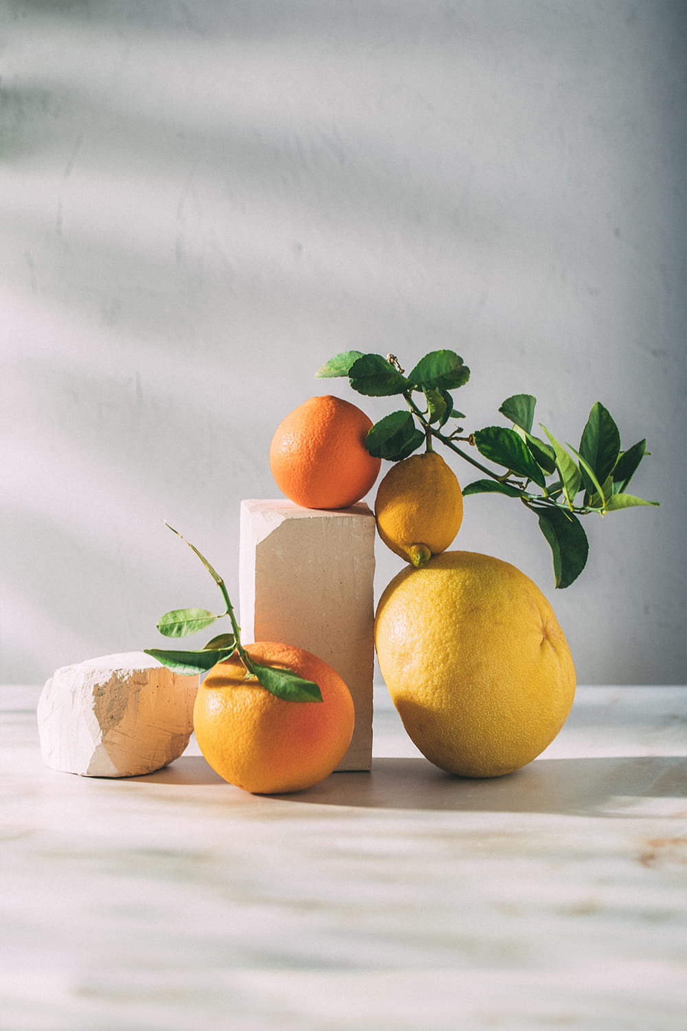 Fotografía artística de bodegón de cítricos perteneciente a la obra Readymade en la huerta de Cristina Navarro